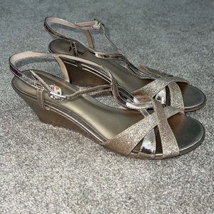 fioni gold heels 9 1/2